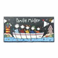 Türschild Familie aus Schiefer, Schieferschild maritim mit Figuren in Boot und Name personalisiert, Familienschild Bild 1