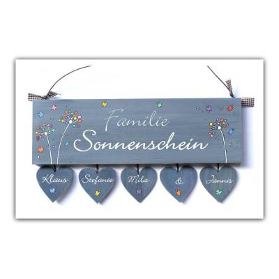 Türschild aus Holz, für Familien, personalisiert mit Namen. Holzschild mit Pusteblumen und Schmetterlinge handbemalt