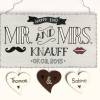 Personalisiertes Hochzeitsgeschenk für Paare. Türschild aus Holz Mr. AND Mrs. mit Namen personalisiert. Bild 2