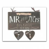 Hochzeitsgeschenk für das Brautpaar. Türschild Holz mit Namen und Hochzeitsdatum personalisiert für Braut und Bräutigam. Bild 1