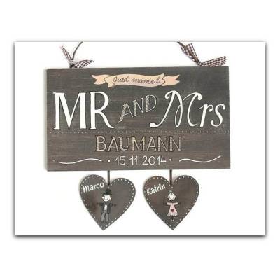 Hochzeitsgeschenk für das Brautpaar. Türschild Holz mit Namen und Hochzeitsdatum personalisiert für Braut und Bräutigam.