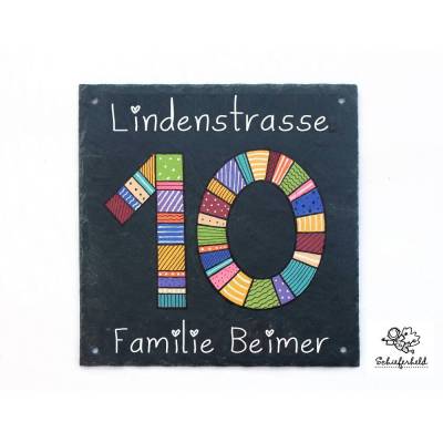 exklusive Hausnummer auf Schiefer personalisiert mit Straßenname, Zahl und Name, edles Hausnummernschild / Adressschild