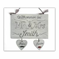 Geschenk für Paare, Türschild Mr & Mrs aus Holz personalisiert mit Namen, Hochzeitsgeschenk, Geschenk Hochzeit. Bild 1