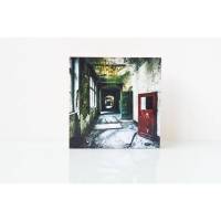 rote Tür, Lost Place, marode, verlassenes Haus, Villa, Foto auf Holz, im Quadrat, 10 x 10 cm Bild 1
