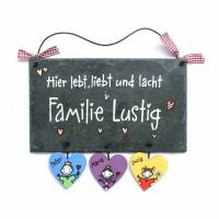 Türschild Schiefer "Hier lebt, liebt und lacht Familie", Schieferschild personalisiert mit Name und Herzanhänger Bild 1