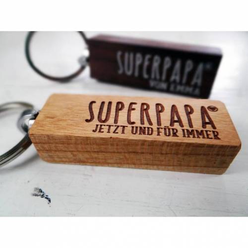 Schlüsselanhänger aus Holz zum Vatertag für den Superpapa oder den besten Papa der Welt, Vatertagsgeschenk, Herrengeschenk, Schlüsselanhänger, Gravur, Wunschtext