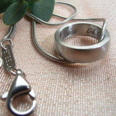 Taufschmuck, Taufring mit Kette und innen Gravur Name und Datum , Geschenk zur Taufe, Edelstahl