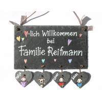 Willkommensschild aus Schiefer mit Herzanhänger, Schieferschild Familie mit Namen personalisiert, Namensschild Bild 1