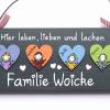 Personalisiertes Geschenk für Familien. Türschild aus Holz mit Herzen, Namen und Figuren personalisiert. Haustürschild. Bild 2