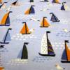 Hellblauer Jersey mit blauen und senfgelben Segelschiffen und kleinen Möwen Öko-Tex Meterware maritim Mitwachshose nähen Bild 2