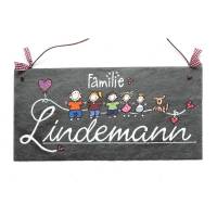 Schieferschild Familie personalisiert mit Name und Wunschfiguren, Haustürschild aus Schiefer, Türschild handbemalt Bild 1