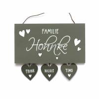 Türschild aus Holz für Familien personalisiert mit Namen. Haustürschild, Holzschild, Familienschild, Namensschild. Bild 1