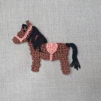 Häkelapplikation braunes Pferd mit Sattel in Wunschfarbe, Aufnäher Applikation Bild 2