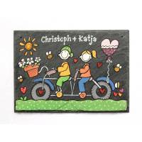 Türschild aus Schiefer Paar auf Fahrrad, Schieferschild personalisiert mit Namen, Haustürschild wetterfest Bild 1