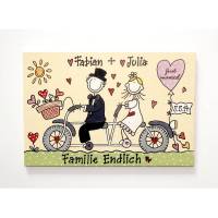 Personalisiertes Hochzeitsgeschenk für das Brautpaar. Türschild mit Braut und Bräutigam auf Fahrrad. Schild mit Namen. Bild 1
