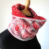 Gestrickter Loop-Schal mit Paisley Muster rot hellgrau, reversibler Kurzschal aus reiner Wolle, Damen-Rundschal Bild 5