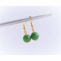 Ohrringe // gefärbte Jadeperlen (grün / goldfarben) Bild 1