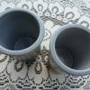 2 kleine Keramik Becher - Vasen - grau-blau Bild 2
