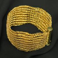 Damen-Armband aus 24ct vergoldetem Draht – patentgehäkelt – mit Fädelverschluss - Golddrahtschmuck von bcd manufaktur Bild 10