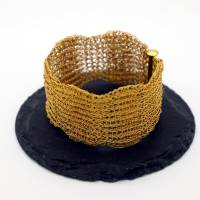 Damen-Armband aus 24ct vergoldetem Draht – patentgehäkelt – mit Fädelverschluss - Golddrahtschmuck von bcd manufaktur Bild 7