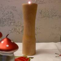 Wunderschöner und eleganter Kerzenständer aus Esche. Bild 4