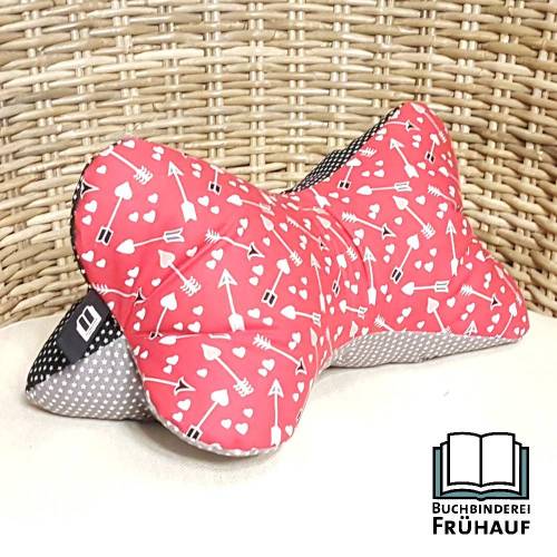 Leseknochen für Verliebte Lesekissen Nackenkissen Buchkissen Liebespfeile Herzchen