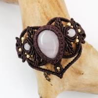 Makramee Armband mit Rosenquarz und Messing-Perlen, Valentinstags-Geschenk Bild 1