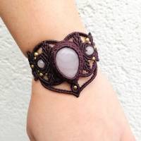 Makramee Armband mit Rosenquarz und Messing-Perlen, Valentinstags-Geschenk Bild 2