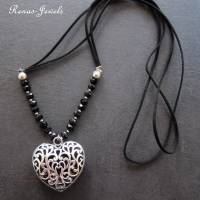 Bettelkette lang schwarz silberfarben Herz Anhänger Perlen Kette Herzkette Perlenkette Bild 3