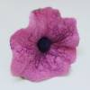 Schlüsselanhänger rosa Blume aus Filz, handgearbeitet, einmaliger Taschen- oder Rucksackanhänger für Blumenfreunde Bild 2