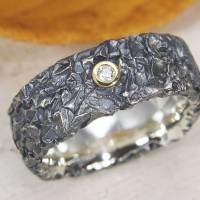 Breiter Ring aus geschwärztem Silber 925/- mit Brillant, Zerknittert 8 mm Bild 2