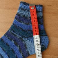 Gestrickte Socken, Kurzsocken, Gr.ca. 38, Fußlänge ca. 24,5 cm, gestreift Blau, Petrol, Anthrazit bemustert Bild 4