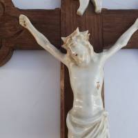 Vintage Kruzifix aus Holz mit Porzellan Jesus Bild 3