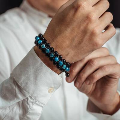 Geschenkidee Für Ihn: Herren Dreifach-Armband aus Edelsteinen Apatit und Achat mit Knotenverschluss, Makramee Armband, 8 mm