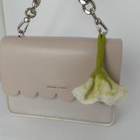 Schlüsselanhänger Filzblüte, einmaliger Taschen-, Schlüssel- oder Rucksackanhänger für Blumenfreunde Bild 5