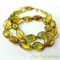 Goldgrüne Kette aus Kopal, dem "Bernstein" aus dem Harz tropischer Bäume Bild 1