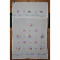 bestickter Vintage Vorhang für Küchenregal Blüten Kreuzstich Bild 1