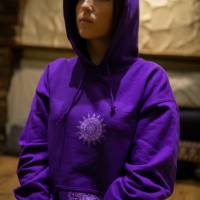 Violetter Kapuzenpullover aus Baumwolle mit Mandalas Bild 2