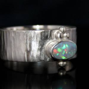 Opalring mit Australien Opal - Geschmiedeter / gehämmerter Silberring - Top Australien Opal / Edelopal - handgefertigtes Bild 2