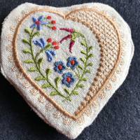 Wildseide Lavendel-Knautsch-Herz, befüllt mit einheimischen Lavendelblüten - Trostspender für Kranke / ältere Menschen