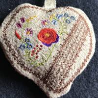 Wildseide Lavendel-Knautsch-Herzen, befüllt mit einheimischen Lavendelblüten - Trostspender für Kranke / ältere Menschen Bild 3