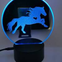 Gravierter Spiegel als Lampe mit trabendem Pferd Bild 1