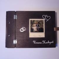 Hochzeitsalbum aus Holz mit integrierter Box und seitlicher Lederlasche Bild 2