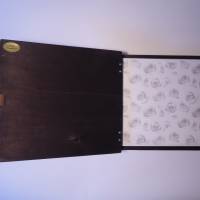 Hochzeitsalbum aus Holz mit integrierter Box und seitlicher Lederlasche Bild 3