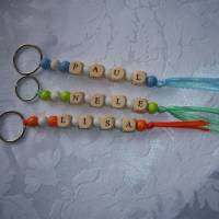 Schlüsselanhänger-Taschenbaumler mit Namen Buchstabenwürfeln und Holzperlen-verschiedene Farben-Mitbringsel Bild 2