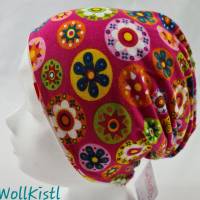 Mütze zum Wenden für 5-7 Jahre / Kopfumfang 50 cm, pink mit bunten Blüten und weiß mit Schmetterlingen und Blumen Bild 1