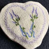 Duft-Herz aus Wildseide zum Knautschen - befüllt mit Lavendelblüten - Trostspender für Kranke / ältere Menschen
