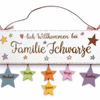 Türschild aus Holz mit Sternen für Familien mit Namen personalisiert. Holzschild mit Sternanhänger für Vornamen. Bild 1