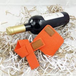 Set für Wein Weinmanschette Tropfstopper Weinkragen Schal aus Filz Orange Bild 2
