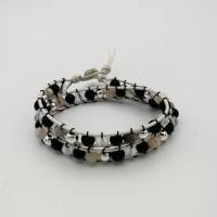 Doppelreihiges Leder-Perlen-Armband zum wickeln in schwarz weiss silber 39 cm mit Knopfverschluss Bild 4